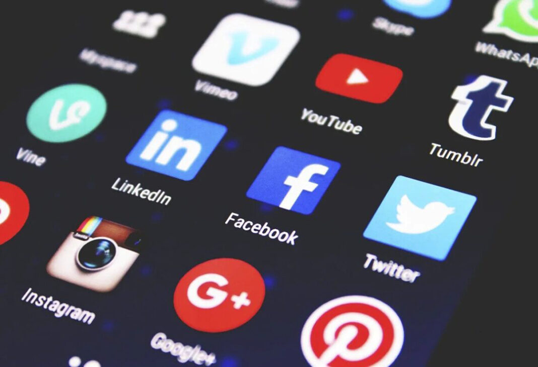 School districts grapple with challenges of social media