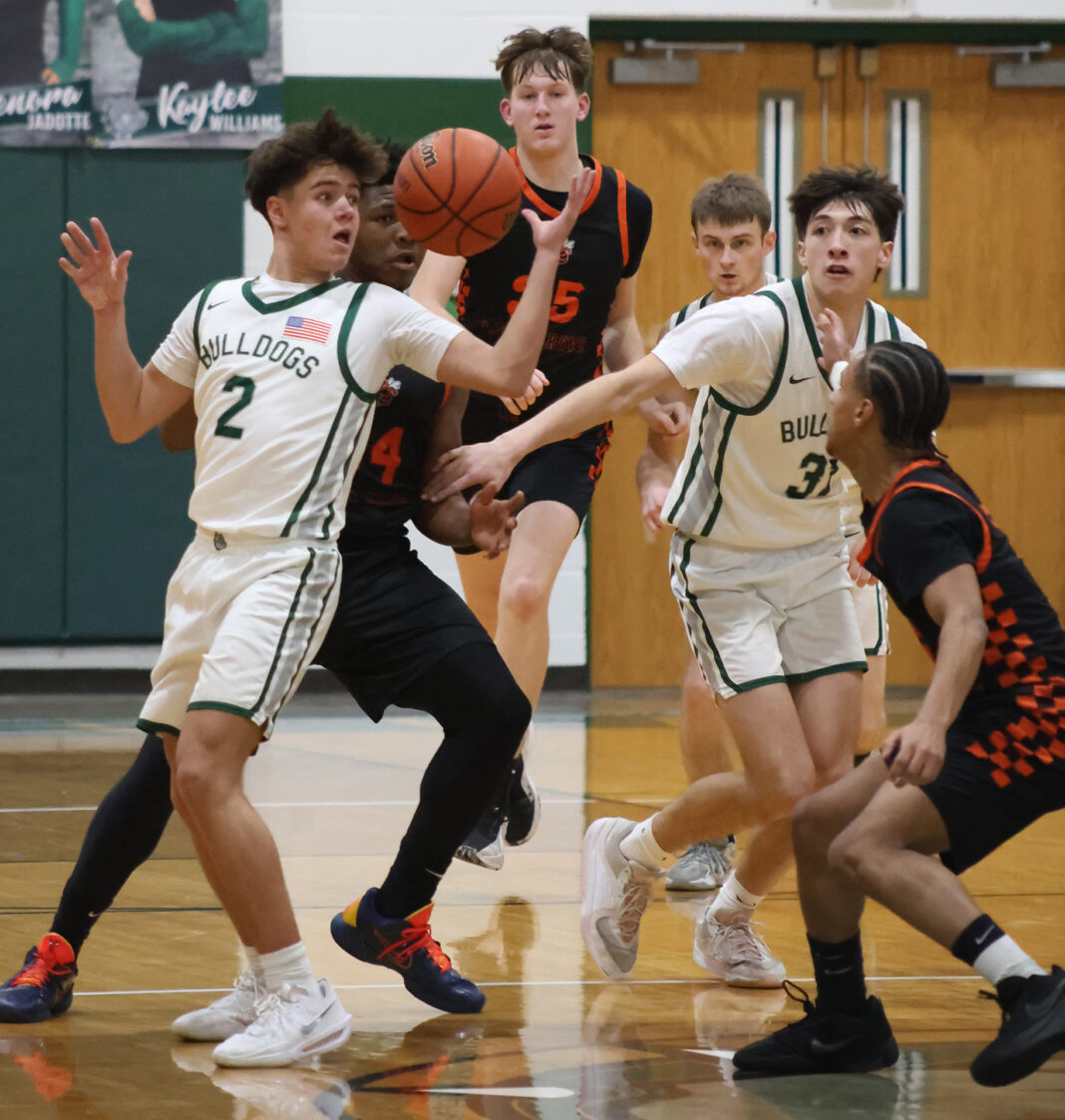 Bulldogs open conference play with a win in final seconds