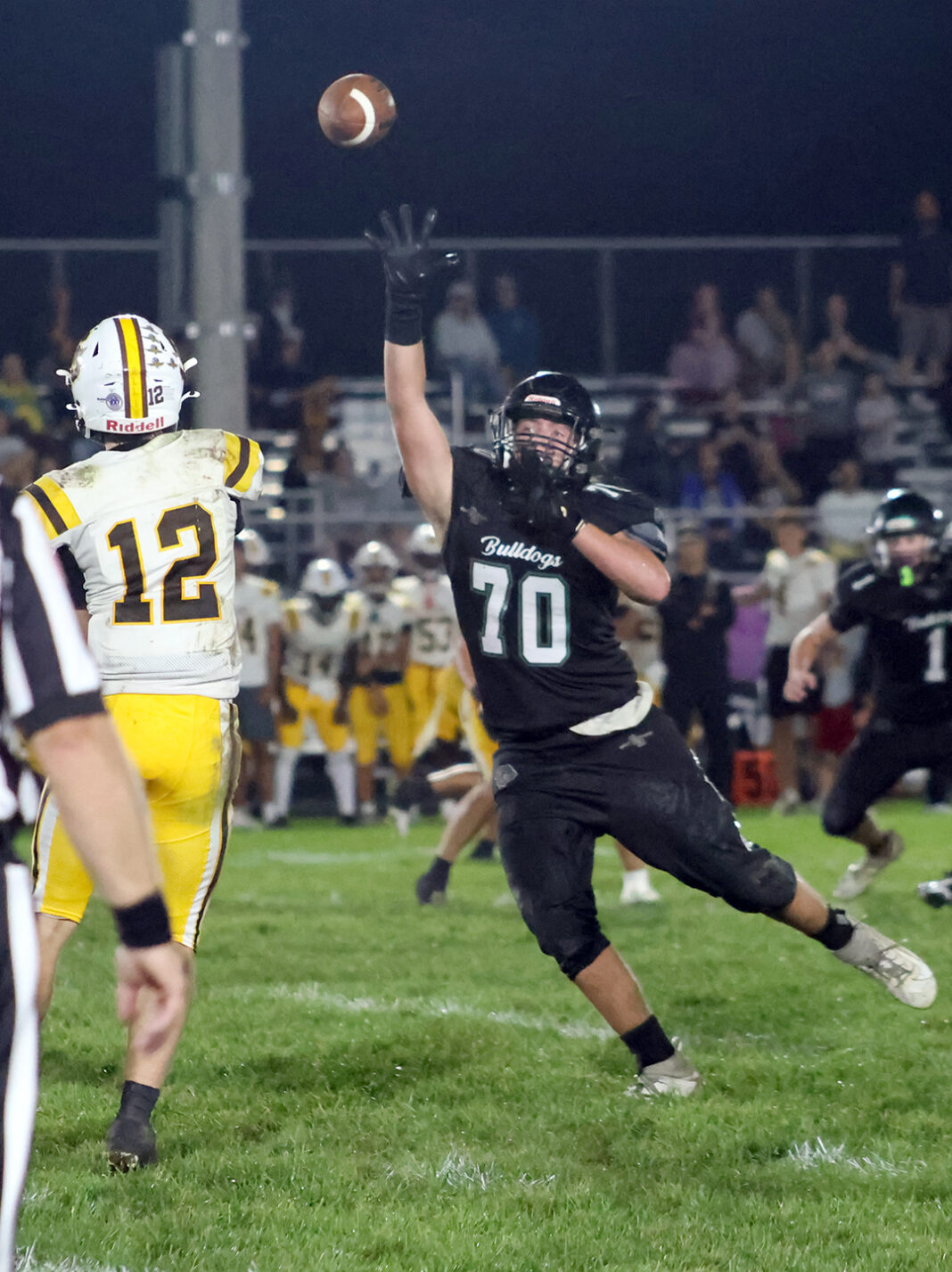 Bulldogs get exciting victory against Sparkplugs of Speedway